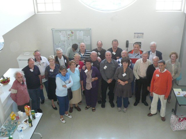De gauche à droite : Rony WOUTERS, Nico VERSCHUREN, Hans Peter STEPPEN, Monique LEQUY, Gérard LEQUY, Evelyne FLORENT, Colette LUERY, Wojciech SLUSAREK, Janine AUBRIET, Didier SALAMON, Maryvonne MIRANDA, Marcel MIRANDA, Gabriel GIRAUDEAU, Xavier HEYTE, Eugène VERDOOD, Laurence LELOUP, Jean-Noël DUPONT, Nick BIESENBAMP, Daniel LABROUE, Jean-Claude DEBERGUE, Gérard BEIX, Jean-Pierre BERNARD, Michèle DEBERGUE